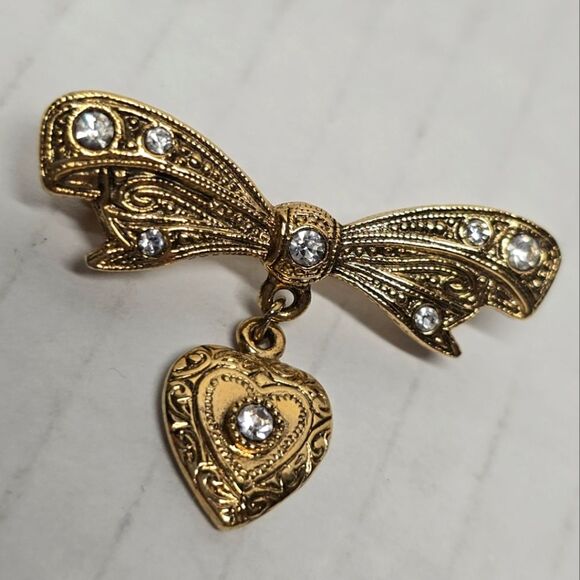 1928 Gold Tone Bow And Heart Dangle Brooch Pin - Picture 1 of 7